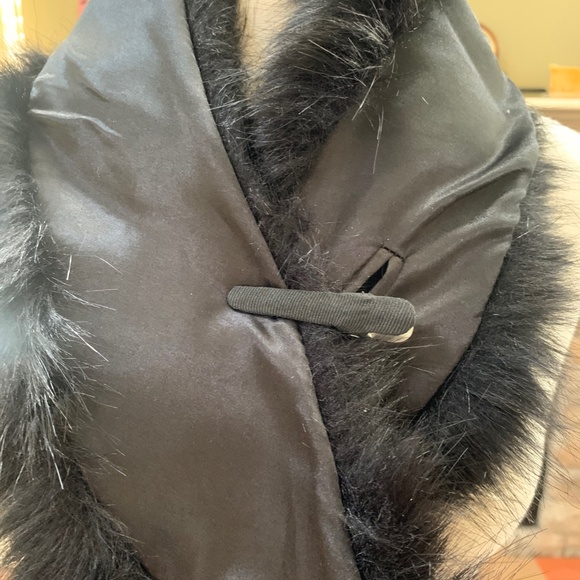 Black Faux Fur Stole - Picture 2 of 2